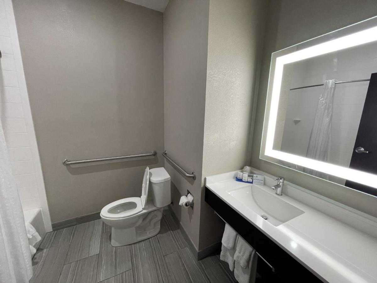 Holiday Inn Express Hotel And Suites Ada By Ihg Extérieur photo